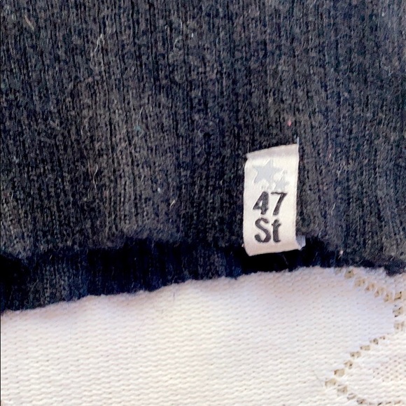 47th  STREET V-NECK STRIPED WOOL SWEATER - Picture 6 of 7